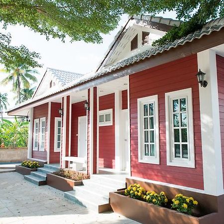 Baan Suan Resort Juree Punsuk Suphanburi Rum bild