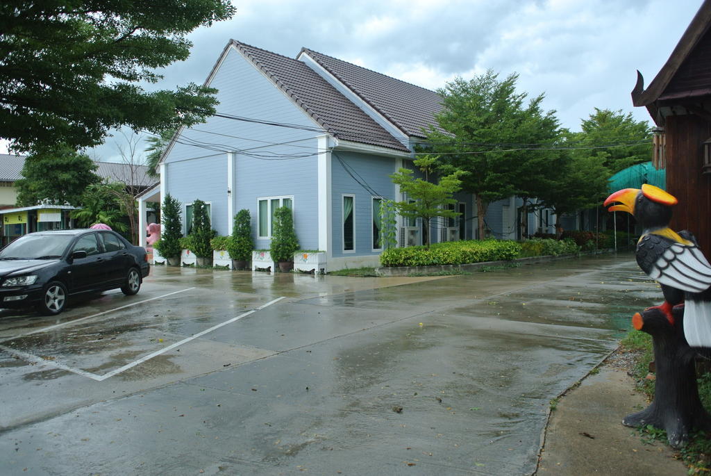 Baan Suan Resort Juree Punsuk Suphanburi Exteriör bild